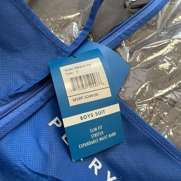 Perry Ellis Little Boy's 5-Piece Shirt, Tie, Jacket, Vest and Pants Suit Set - Picture 4 of 6